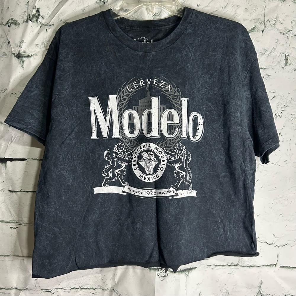 Modelo Cropped Short Sleeve Graphic Shirt